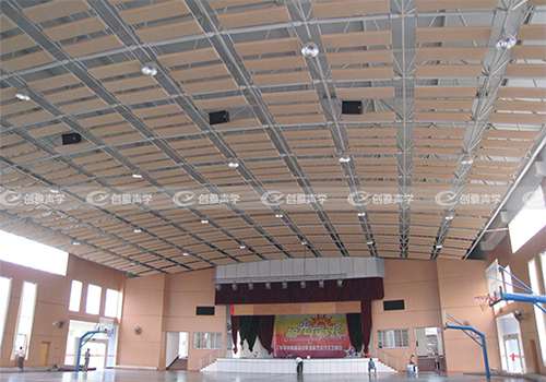 室內(nèi)籃球館墻面為什么要用吸音板