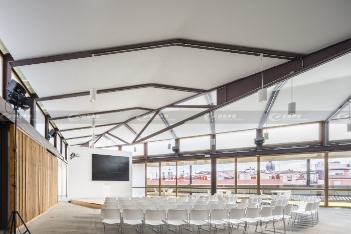 無縫聚砂吸音板在會議室聲學工程的應用