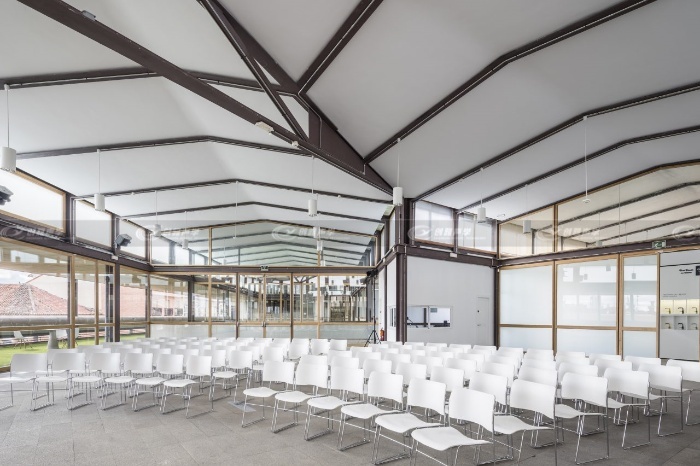 無縫聚砂吸音板在會議室聲學工程的應用