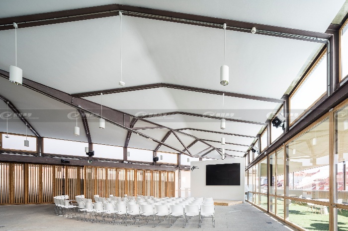 無縫聚砂吸音板在會議室聲學工程的應用