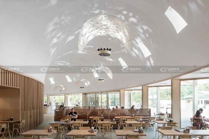 博物館安裝FDA弧形吸音板改善休息區的聲學環境