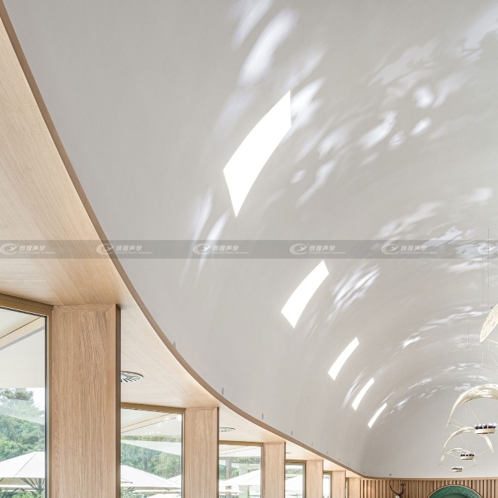 博物館安裝FDA弧形吸音板改善休息區的聲學環境